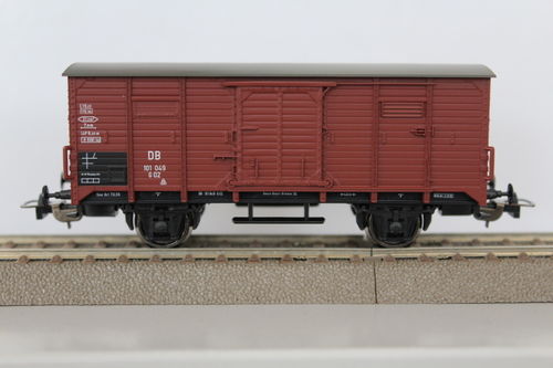 Piko 54704  Gedeckter Güterwagen in DB , Ep.III.